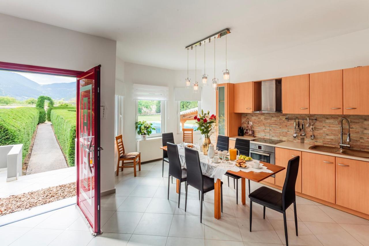 Villa Stymfalia - Luxury Mansion With Private Pool Karteri  Екстер'єр фото